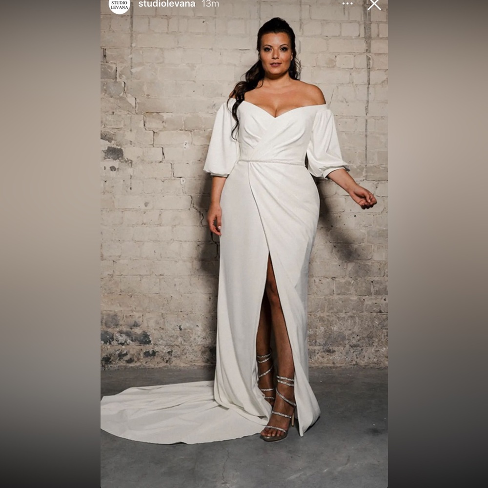 Studio levana Kim wedding dress plus size new never worn never altered